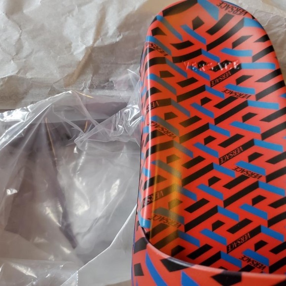 VERSACE, on the floor - Picture 4 of 10